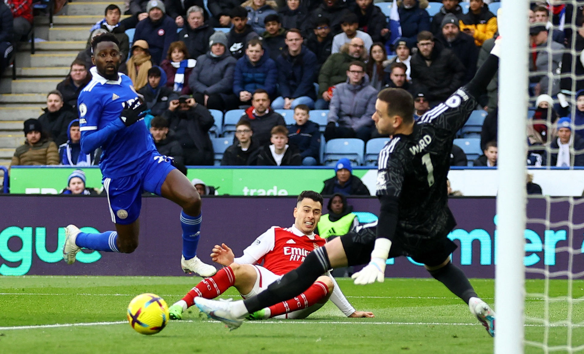 着巨大的优 着巨大的优